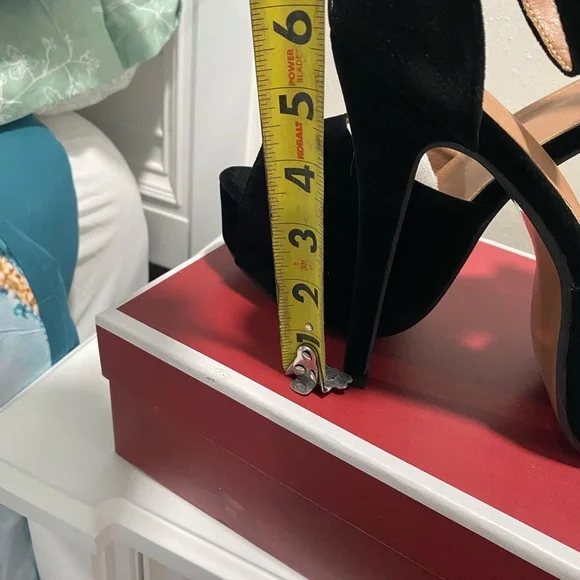 Elegant Black Women's Heels - Picture 2 of 5